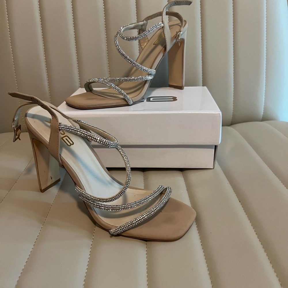 Moda Tan Heels with Elegant Straps and High Slender Heel